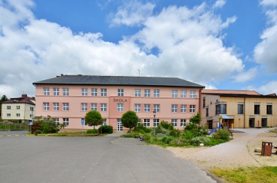 Škola v Poniklé