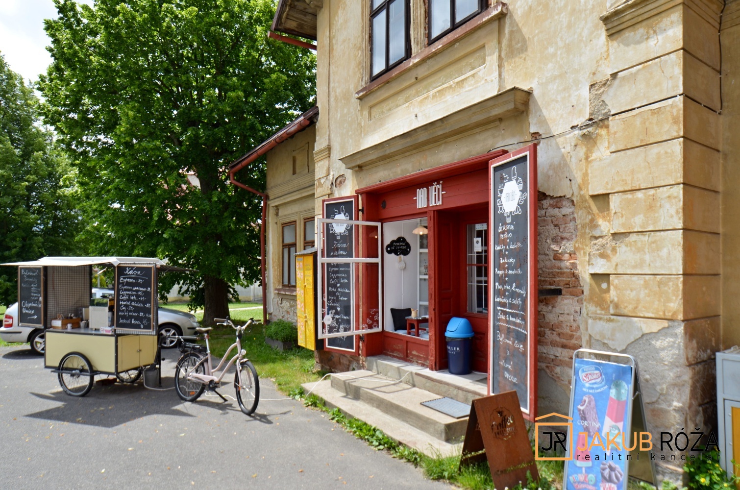 Obchod a kavárna v Poniklé