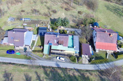 Letecký pohled na dům a okolí